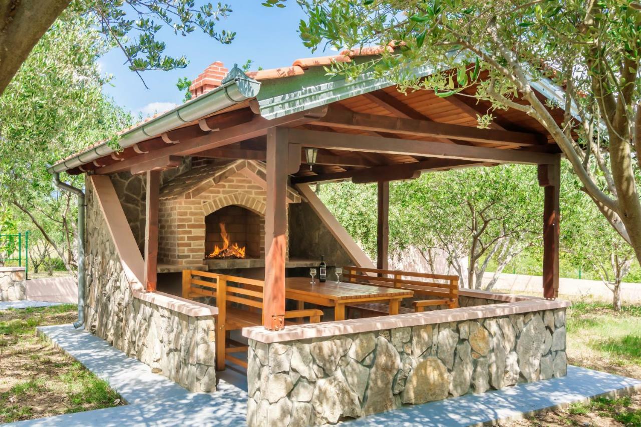 Vacation House Maslina Rupalj Exterior photo